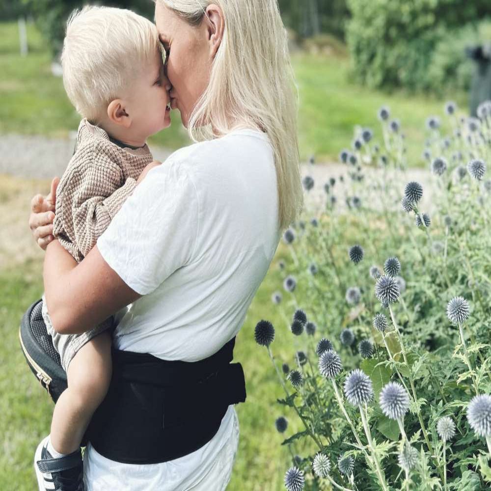 Varför det är viktigt att bära sitt barn – och hur en höftbärare gör det ännu bättre - GooGosa